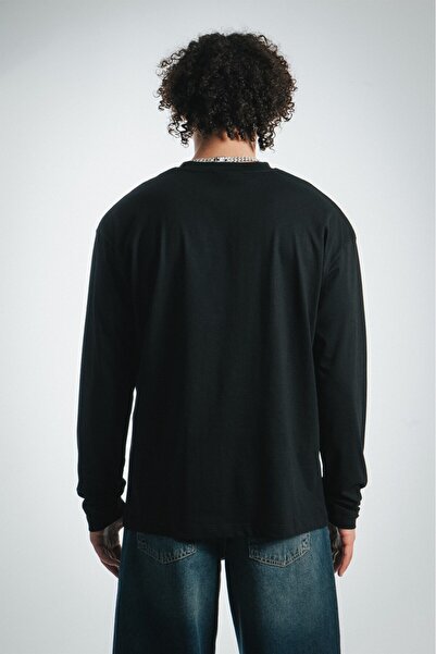 UKHWD SUPPLY Hard Rock Cafe Barcelona Men's Black Long Sleeve T-Shirt