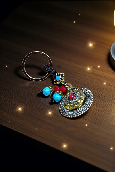 HEDİYE FİKRİ Breloc din metal în stil tibetan pentru energie și noroc – turcoaz și roșu cu pietre aplicate Talisman spiritual