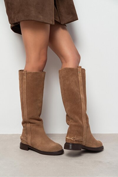 NİŞANTAŞI SHOES Maude Desert Koyu Bej Süet Hakiki Deri Yuvarlak Burun Düz Taban Kadın Çizme