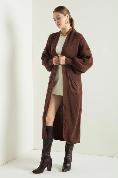 NEWCO Дълга дамска плетена жилетка с големи размери – с джобове, плътна текстура, стилен и удобен дизайн