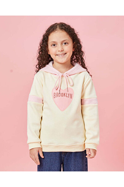 REDTAG سويت شيرت مطبوع عليه صورة عاجي للبنات