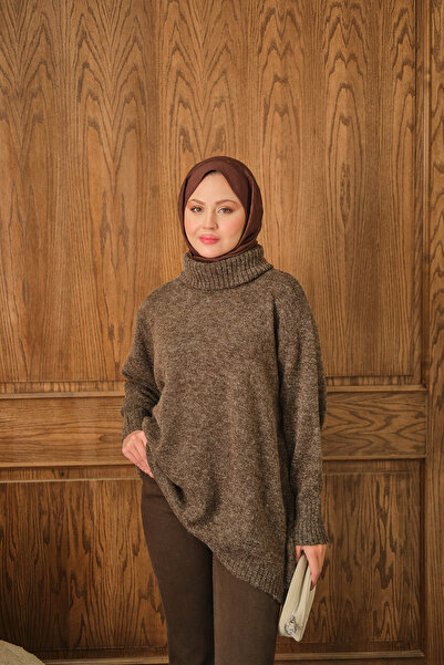 LOCCO Дамски пуловер с висока яка, кафяв