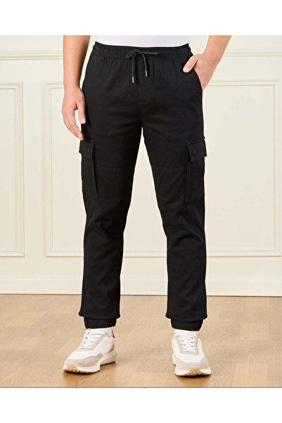 REDTAG بنطال كارجو أسود كاجوال للأولاد الكبار