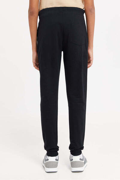 REDTAG بنطال رياضي أسود للأولاد الكبار