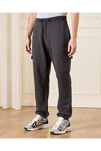 REDTAG بنطال رياضي رجالي كارجو رمادي داكن