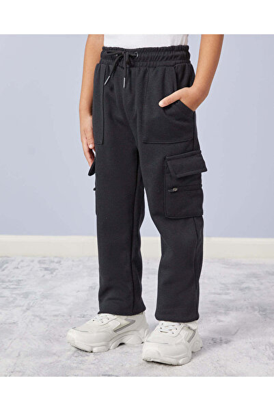 REDTAG بنطال رياضي أسود بجيوب بسحاب للأولاد