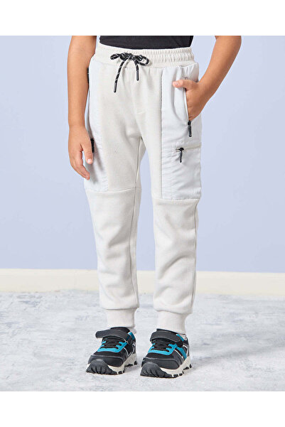 REDTAG بنطال رياضي رمادي مطبوع بجيوب بسحاب للأولاد