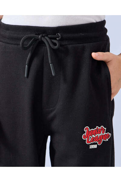 REDTAG بنطال رياضي مطبوع باللون الأسود للأولاد