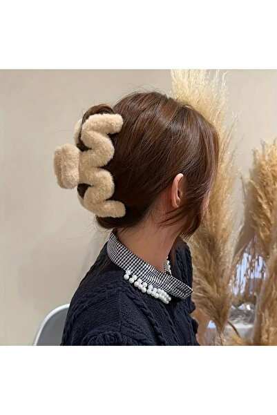 Silay mağaza Large Plush Claw Clip – Soft Velvet Texture – Winter Hair Accessory”