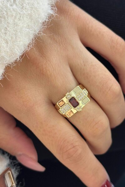 TAKIŞTIR خاتم قابل للتعديل بتفاصيل حجر ذهبي اللون