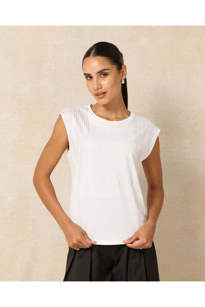 REDTAG بلوزة نسائية من العاج بتفاصيل حجر الراين مع أكتاف ممتدة