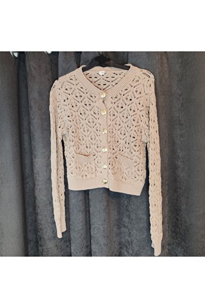 MODA VE DERYA سترة تريكو نسائية بياقة على شكل حرف V وأزرار ذهبية و حياكة دانت...