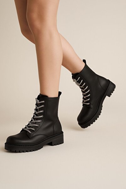 defile ayakkabi حذاء نسائي بتفاصيل حجر أسود