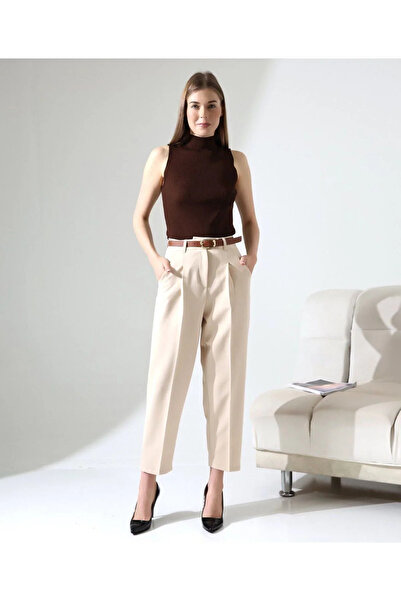 bysoca Kadın Krem Yüksek Bel Pileli Straight Kemerli Bilek Boy Havuç Kesim Kumaş Pantolon