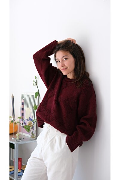 Gülçin Coşkun Crew Neck Diamond Pattern Plush Detailed Loose Thick Knit Sweater