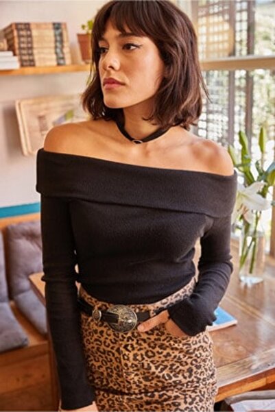 Olalook Women's Black Madonna Collar Fleece-Lined Stretch Fabric Blouse Blz-19003153