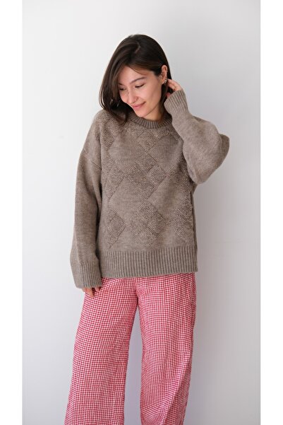Gülçin Coşkun Crew Neck Diamond Pattern Plush Detailed Loose Thick Knit Sweater