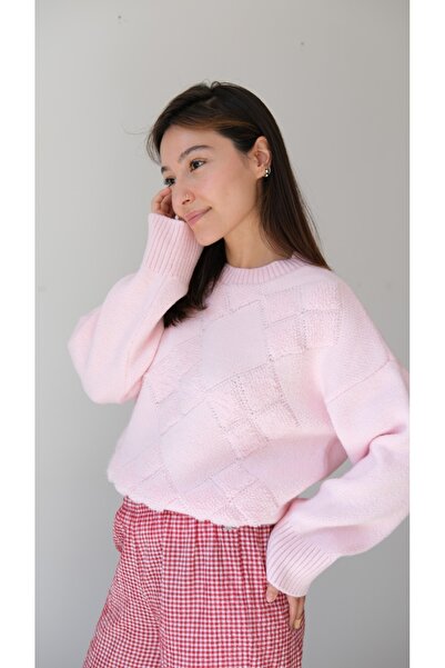 Gülçin Coşkun Crew Neck Diamond Pattern Plush Detailed Loose Thick Knit Sweater