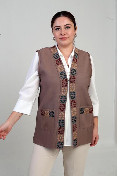 By Saygı Дамски къс плетен кардиган с джобове и флорални мотиви, голям размер