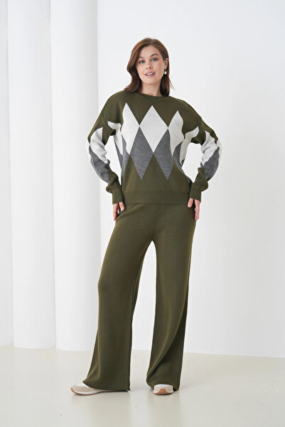 Park Karon γυναικείο πλεκτό σετ παντελόνι και πουλόβερ με λαιμόκοψη χακί με διαμάντια 214076