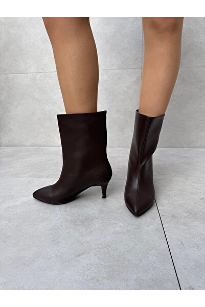 Elvinin Tarzı Cara Acı Brown Leather Thin Heeled Short Boots