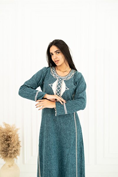 AFandina A stylish embroidered wool jalabiya that gives you a distinctive, warm, and irresistible elegance. ER-00336