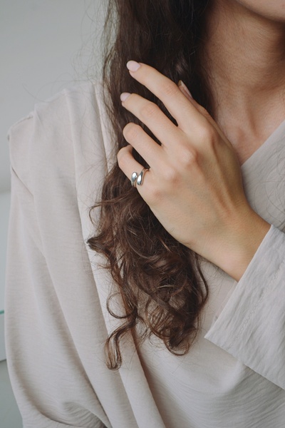 Sunday Hugs خاتم الإصبع الصغير من فينيسيا - فضي