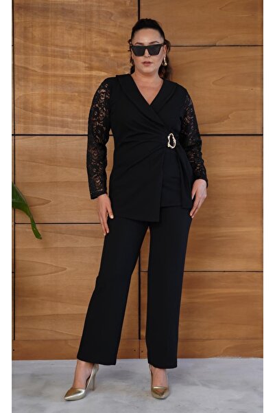 Butik Nilyam Kadın Büyük Beden Kruvaze Yaka Dantel Kol Bel Broş Detaylı Bluz Pantolon Abiye Takım Siyah 25010