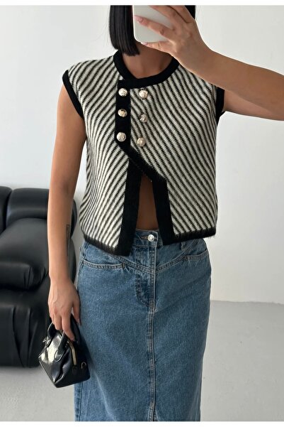 LUMİ Vestă tricotată cu detaliu cu nasturi în dungi crem negre |   Elegant și...