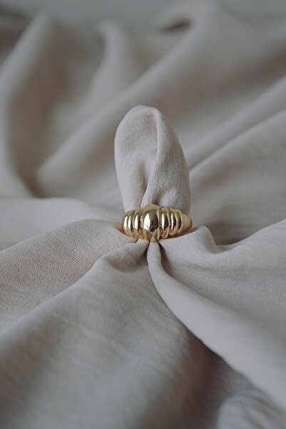 Sunday Hugs خاتم الدوحة - ذهبي