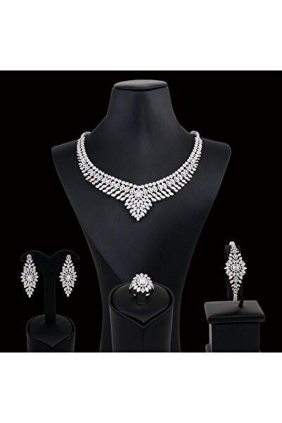 Un طقم مجوهرات فاخر من زركون بدقة الألماس – 4 قطع بتصميم ملكي لأناقة استثنائية