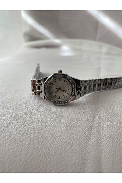 uyguntakıaksesuar Silver Women's Wristwatch with Stone-Encrusted Steel Band –...