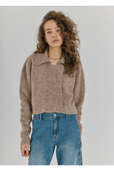 Melike Bakar Boutique كارديجان نسائي من التريكو بأزرار وتفاصيل على الياقة