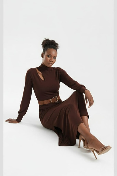 By Yaren Yazıcı Γυναικείο φόρεμα με μπαλόνι σε καφέ χρώμα με κομμένο σχήμα κα...