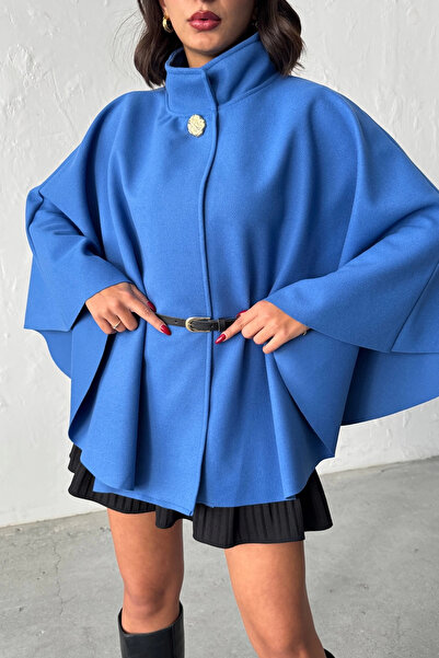 Lusin Жіноча кашемірова куртка-пончо синього кольору з ґудзиками та поясом