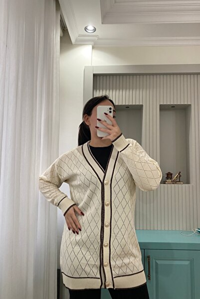 Auroveen Baklava Pattern Button Detail V-Neck Knit Cardigan AV2442