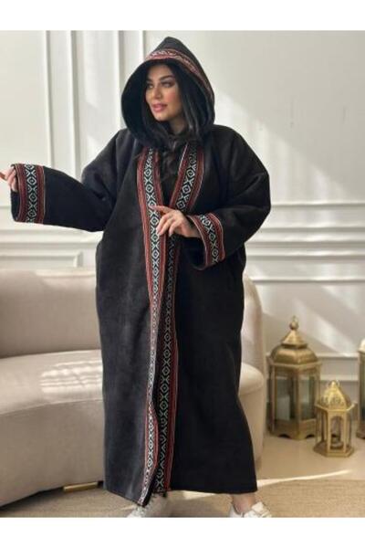 GENERAL'S Women's fur coat with a luxurious design