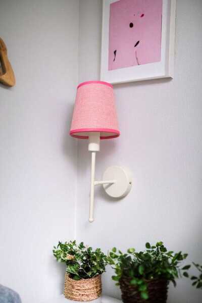 BSA LIGHTING Polen Single White Painted Children's Room Wall Lamp (with Pink Conical Shade)