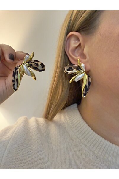 Snartun Gold Leopard Patterned Pearl Detailed Leaf Shape Earrings – Stylish and Bold Women's Jewelry |   Special Boxed
