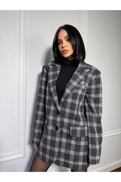 CC STORE LAYLA jacket, with classic lapel and versatile oversized cut