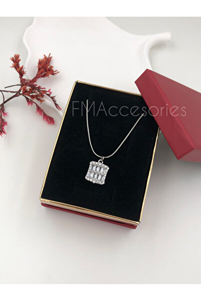 fmaccesories قلادة نسائية من الفولاذ المقاوم للصدأ بلون فضي مع حجر باجيت 45 س...