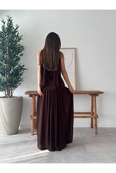 Generic Evening dress with a brown shawl