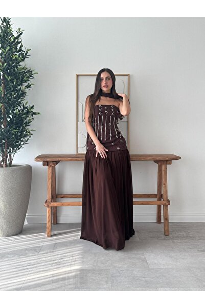 Generic Evening dress with a brown shawl
