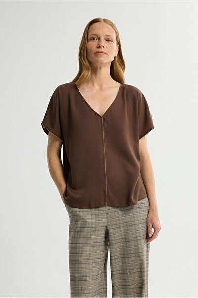 Love My Body V Yaka Boncuk Detaylı Bluz