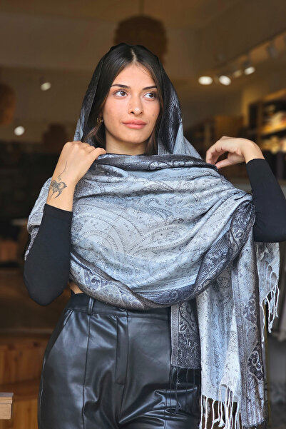 İpek Gri Siyah Kenarlı Jakarlı Baş Örtüsü Şal