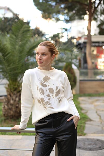 Butik Suat Bisiklet Yaka Detay Çiçek İşlemeli Triko