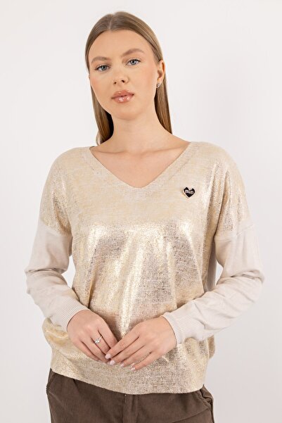 Butik Suat V Yaka Detaylı Varak Baskılı Kalp Büroş Takılı Triko