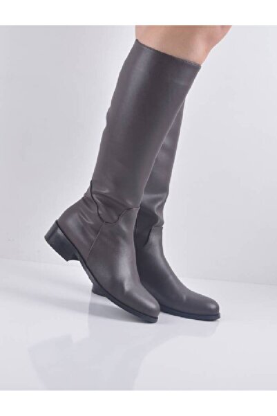 Şanslı Ayakkabıcılık حذاء طويل بكعب مسطح من الجلد البني