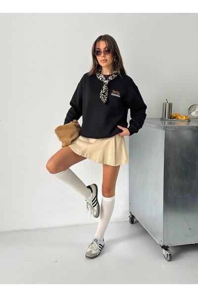 MODA سويت شيرت أسود مطرز بنقشة الفهد مع وشاح