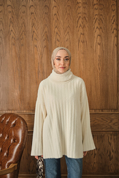 LOCCO Women's High Neck Plush Knit Sweater Ecru